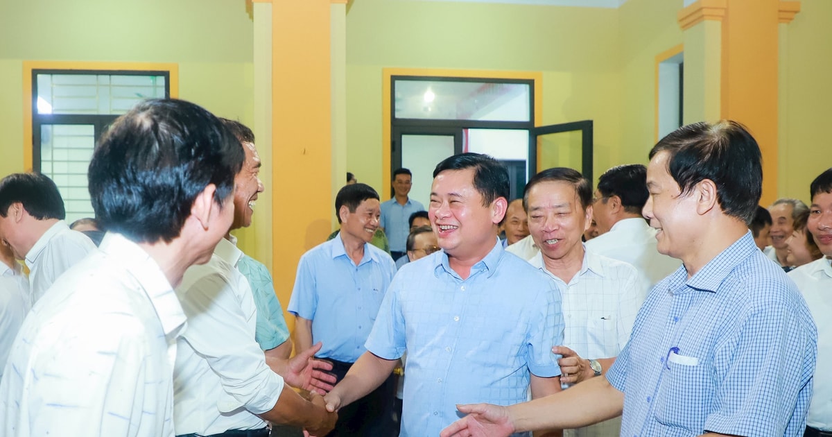 Bí thư Tỉnh ủy Nghệ An Thái Thanh Quý dự sinh hoạt tại Chi bộ Tân Tiến, phường Hưng Dũng, thành phố Vinh