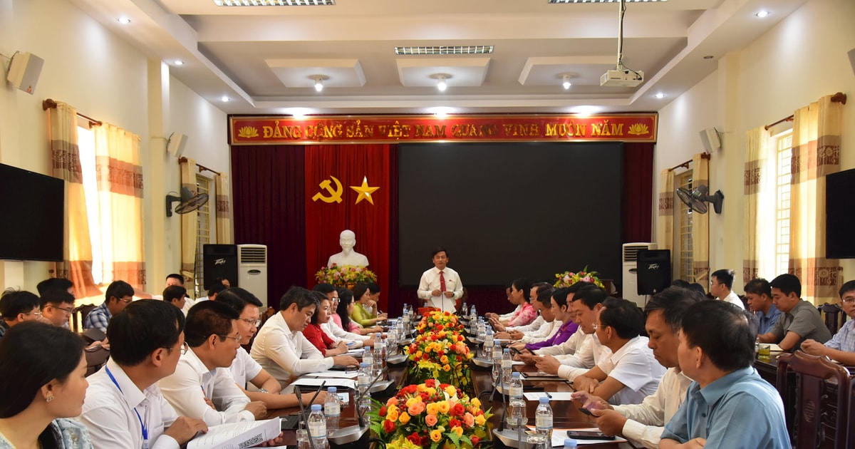 'Nóng' vấn đề nước sạch, xử lý rác thải nông thôn