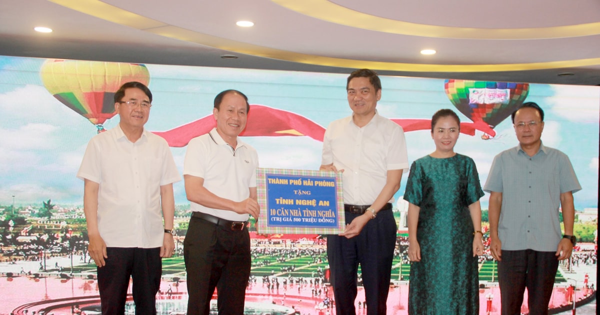 Thành phố Hải Phòng tặng 10 ngôi nhà tình nghĩa cho tỉnh Nghệ An
