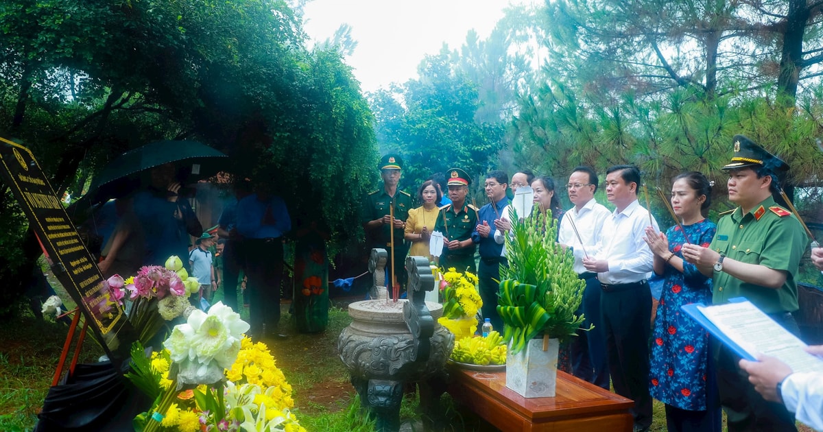 Lãnh đạo tỉnh Nghệ An dâng hương tưởng niệm Đại tướng Võ Nguyên Giáp tại Quảng Bình