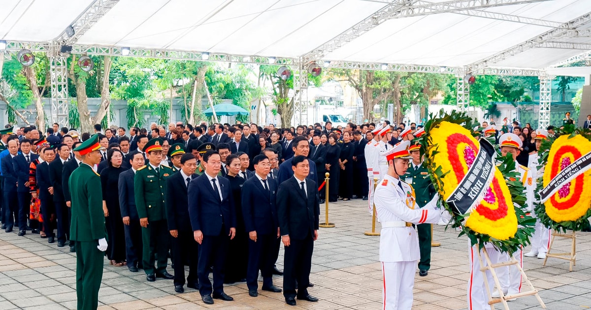 Đoàn đại biểu tỉnh Nghệ An viếng Tổng Bí thư Nguyễn Phú Trọng