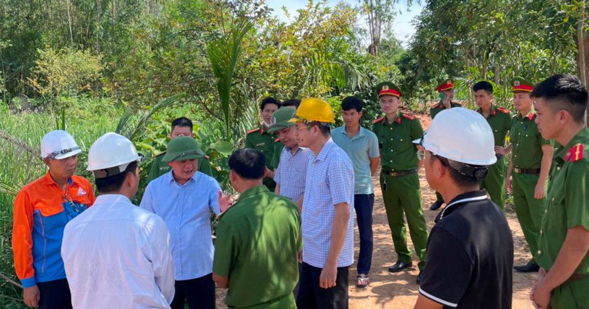 Bí thư Tỉnh ủy Nghệ An Thái Thanh Quý tới hiện trường, chỉ đạo xử lý phát sinh dự án đường dây 500kV