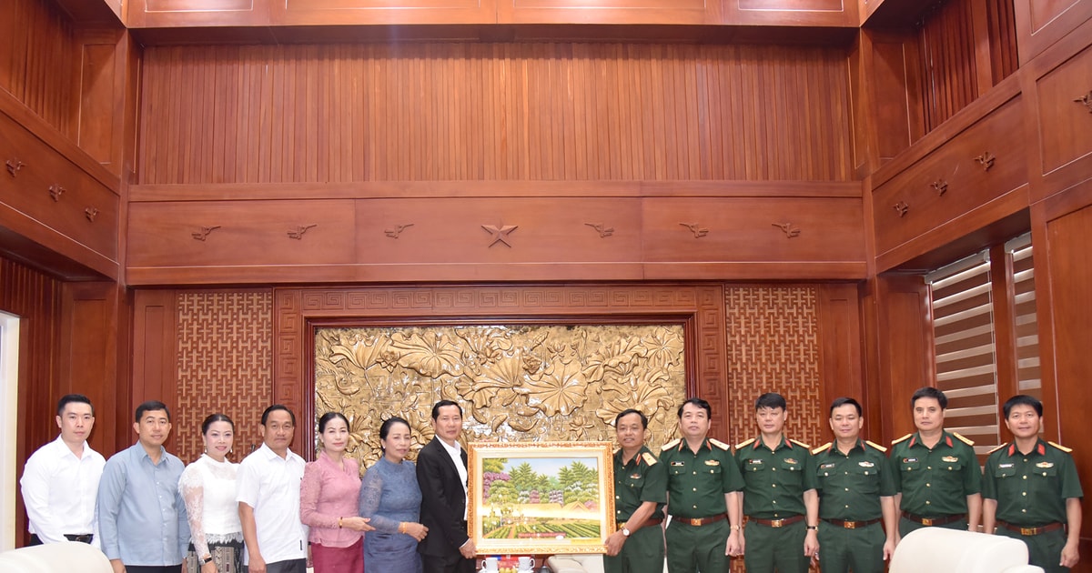 Thứ trưởng Bộ Quốc phòng Lào thăm, làm việc tại Bộ Tư lệnh Quân khu 4