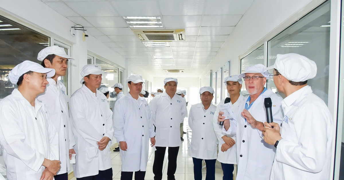 Đoàn cán bộ quy hoạch Ủy viên Ban Chấp hành Trung ương Đảng khảo sát hoạt động của Tập đoàn TH tại Nghệ An
