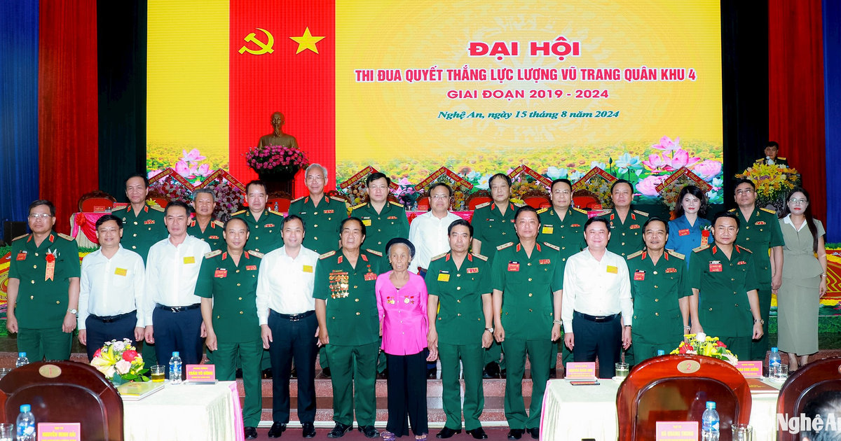 Trọng thể Đại hội Thi đua Quyết thắng lực lượng vũ trang Quân khu 4