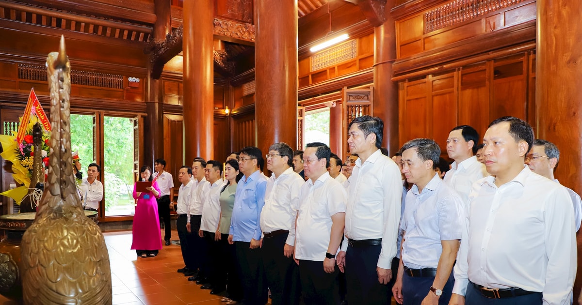 Đoàn cán bộ quy hoạch Ủy viên Ban Chấp hành Trung ương Đảng khóa XIV tưởng niệm Chủ tịch Hồ Chí Minh