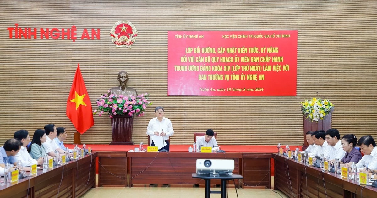 Đoàn cán bộ quy hoạch Ủy viên Ban Chấp hành Trung ương Đảng khóa XIV làm việc với Ban Thường vụ Tỉnh ủy Nghệ An