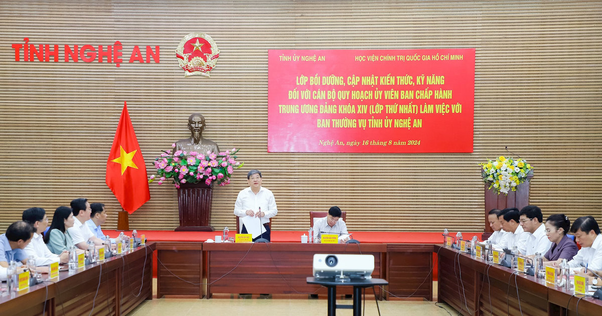 Đoàn cán bộ quy hoạch Ủy viên Ban Chấp hành Trung ương Đảng khóa XIV làm việc với Ban Thường vụ Tỉnh ủy Nghệ An