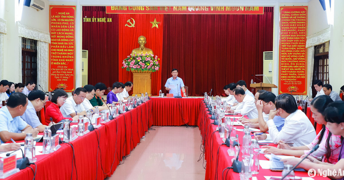 Tiểu ban Văn kiện Đại hội đại biểu Đảng bộ tỉnh Nghệ An lần thứ XX họp phiên thứ nhất