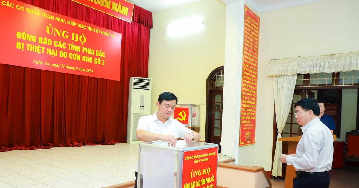 Tỉnh ủy Nghệ An ủng hộ đồng bào bị thiệt hại do cơn bão số 3