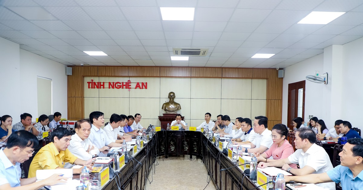 Chủ tịch UBND tỉnh Nghệ An Nguyễn Đức Trung tiếp công dân định kỳ tháng 9/2024