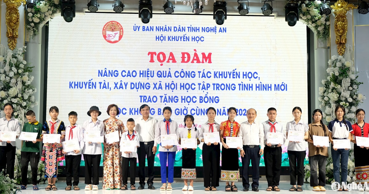 40 cá nhân được trao học bổng 'Học không bao giờ cùng'