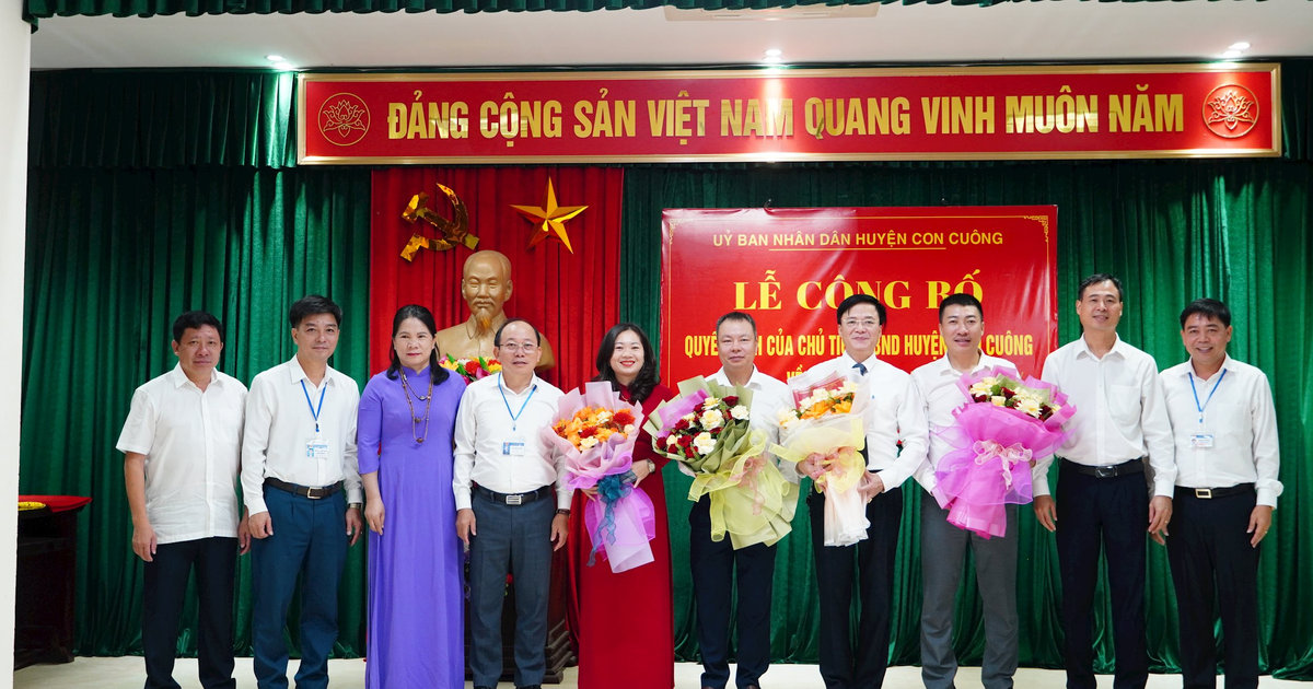 Con Cuông công bố các quyết định về công tác cán bộ