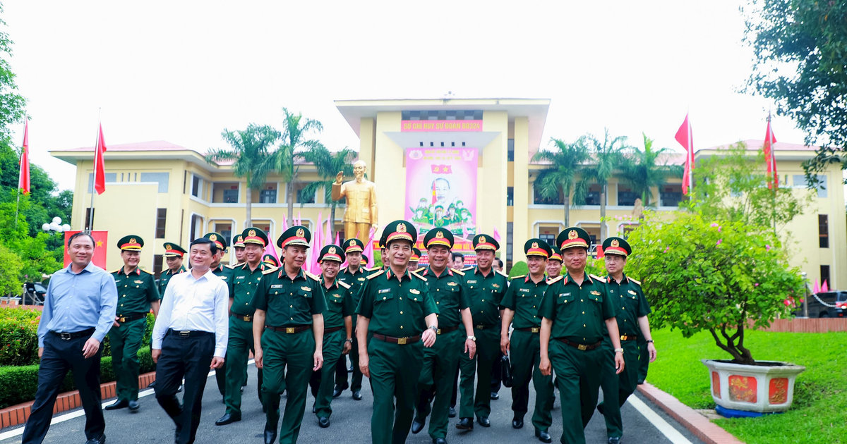 Đại tướng Phan Văn Giang - Bộ trưởng Bộ Quốc phòng thăm, làm việc tại Sư đoàn 324