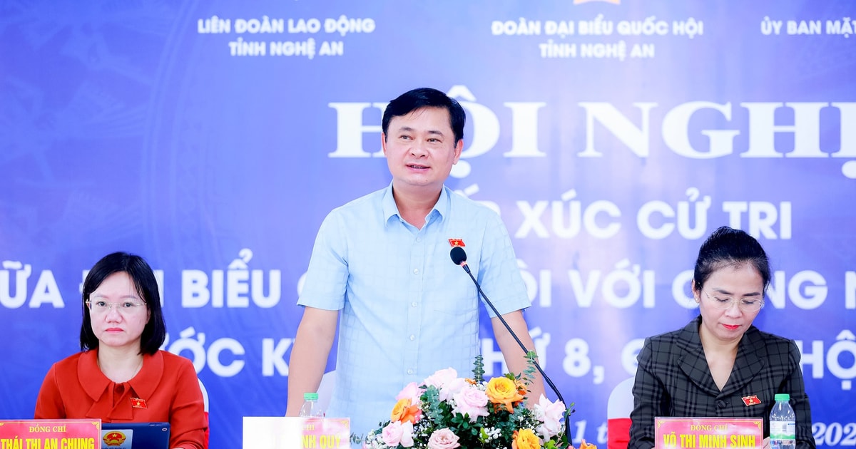 Bí thư Tỉnh ủy Nghệ An Thái Thanh Quý tiếp xúc cử tri là công nhân, lao động