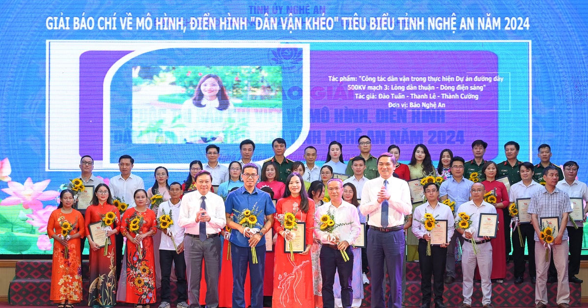 Tỉnh Nghệ An trao giải cuộc thi Báo chí viết về mô hình, điển hình 'Dân vận khéo'