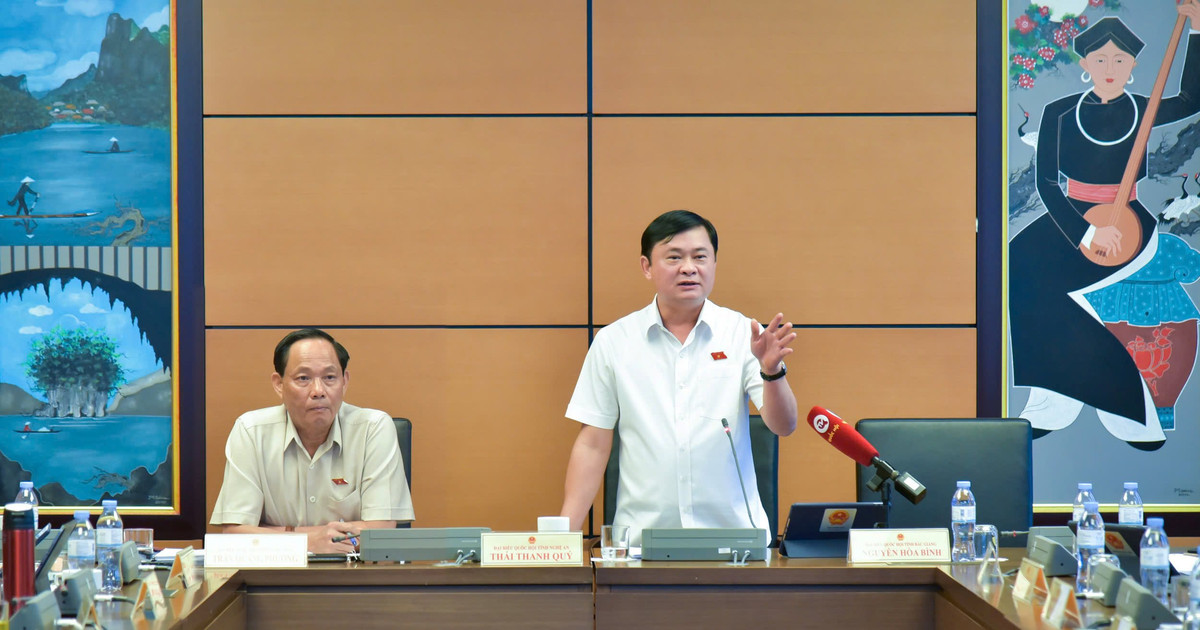 Đại biểu Quốc hội đoàn Nghệ An tiến hành thảo luận tổ