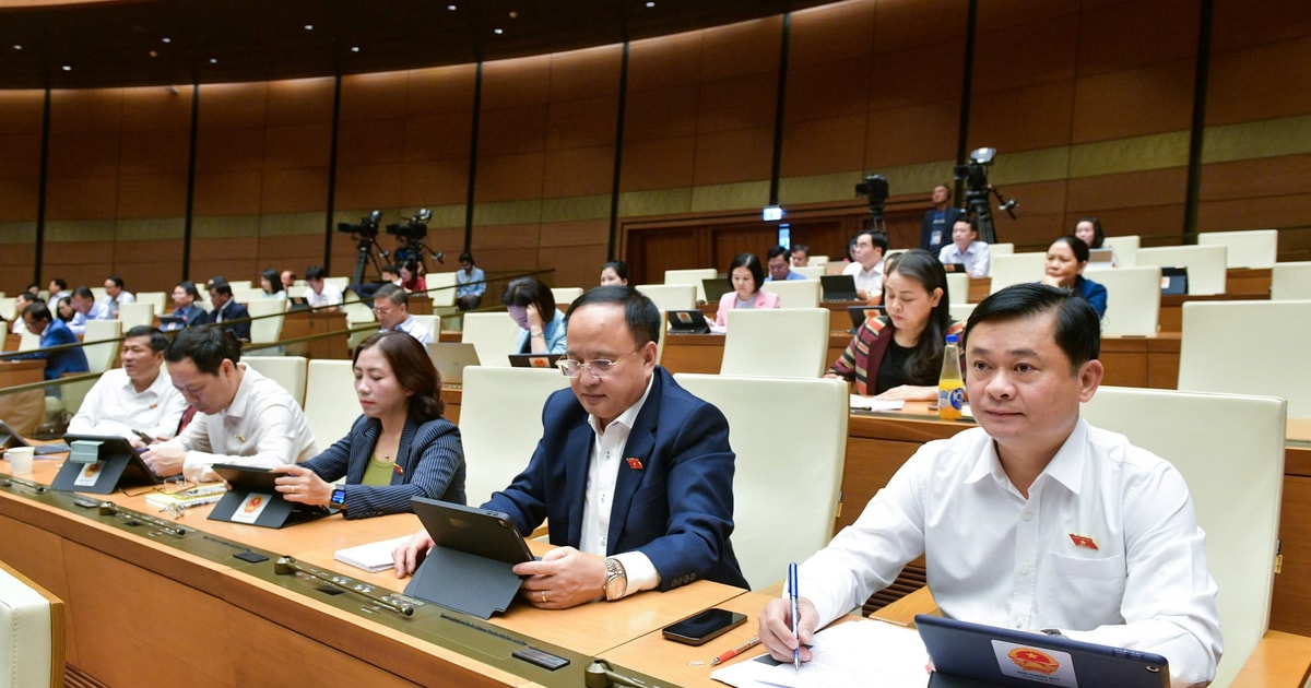 Đại biểu Quốc hội đoàn Nghệ An tán thành tăng độ tuổi phục vụ tại ngũ của sĩ quan quân đội