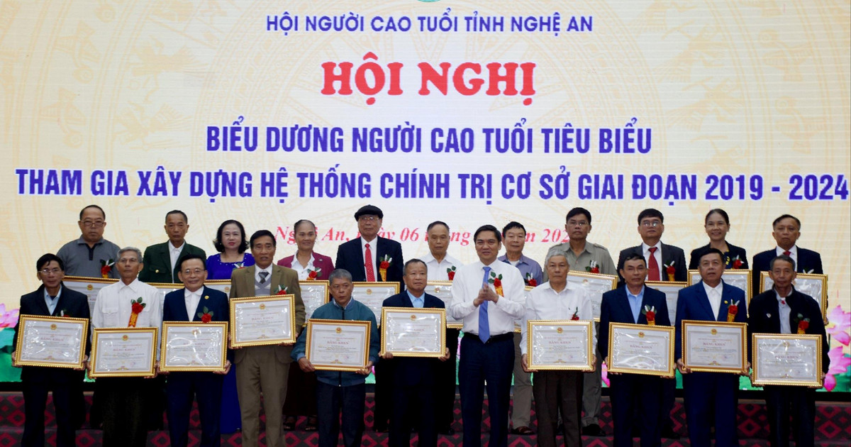 Nghệ An biểu dương người cao tuổi tiêu biểu tham gia xây dựng hệ thống chính trị cơ sở