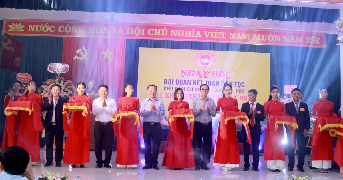 Bí thư Thành ủy Vinh chung vui ngày đại đoàn kết tại xã Nghi Kim