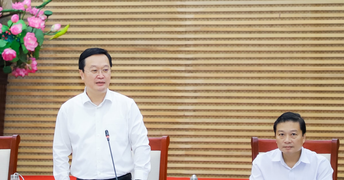 Bí thư Tỉnh ủy, Chủ tịch UBND tỉnh Nguyễn Đức Trung chủ trì phiên họp chuyên đề tháng 11