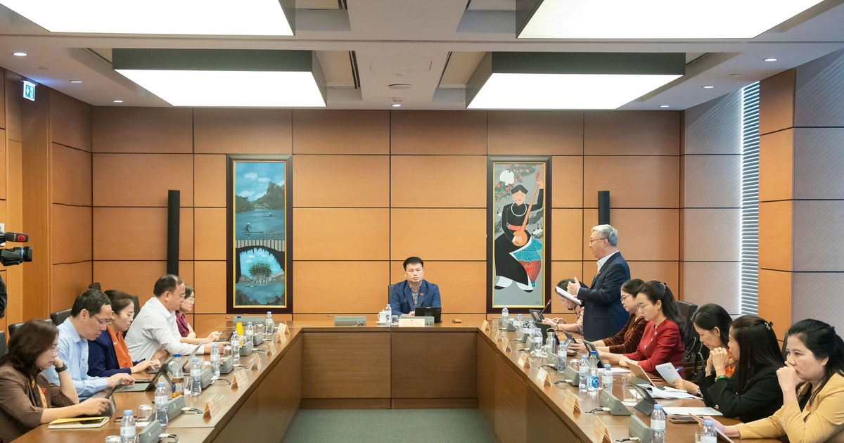 Đoàn đại biểu Quốc hội tỉnh Nghệ An thảo luận tổ