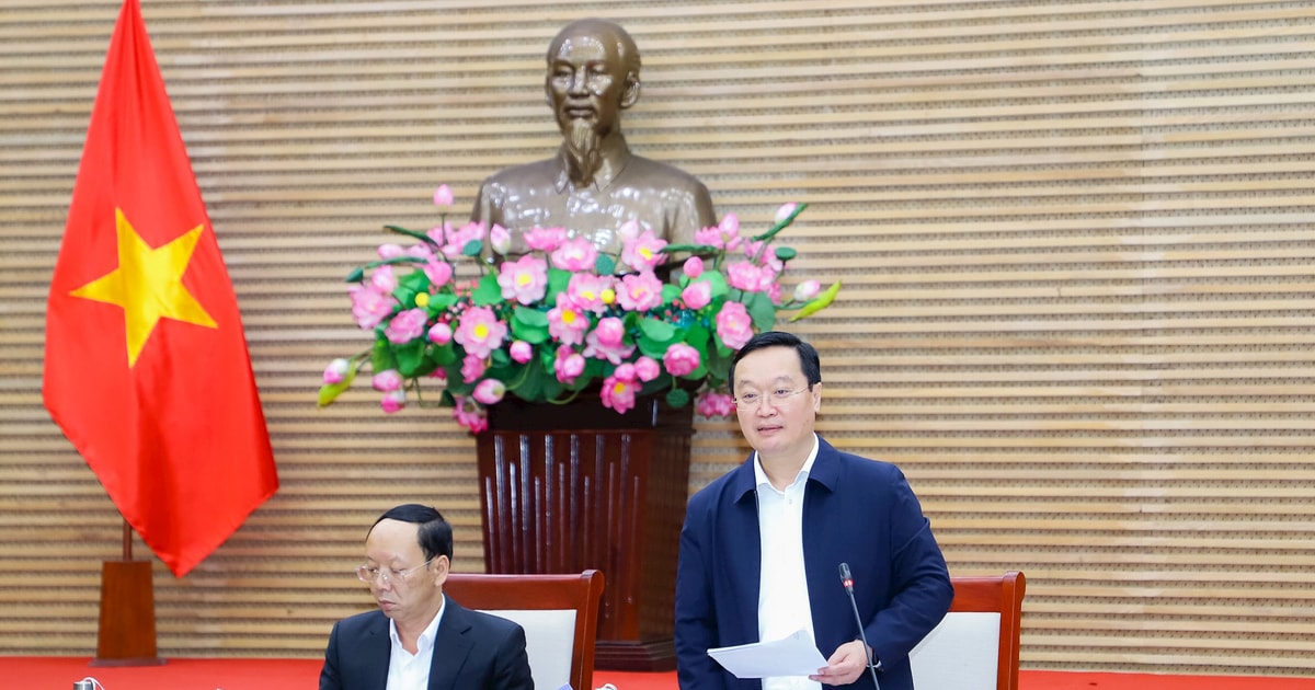 Bí thư Tỉnh ủy, Chủ tịch UBND tỉnh Nguyễn Đức Trung chủ trì phiên họp UBND tỉnh tháng 11