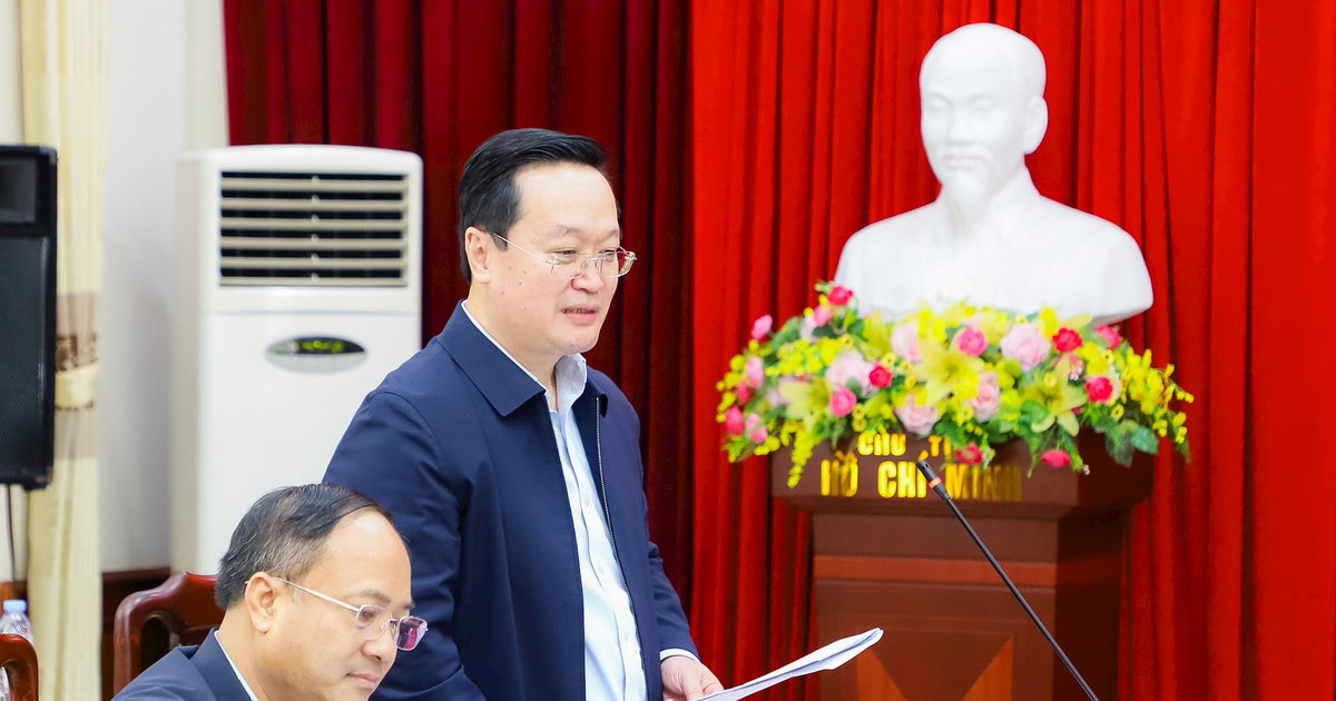 Bí thư Tỉnh ủy, Chủ tịch UBND tỉnh Nguyễn Đức Trung dự, chỉ đạo hội nghị kiểm điểm Ban Thường vụ Thành ủy Vinh