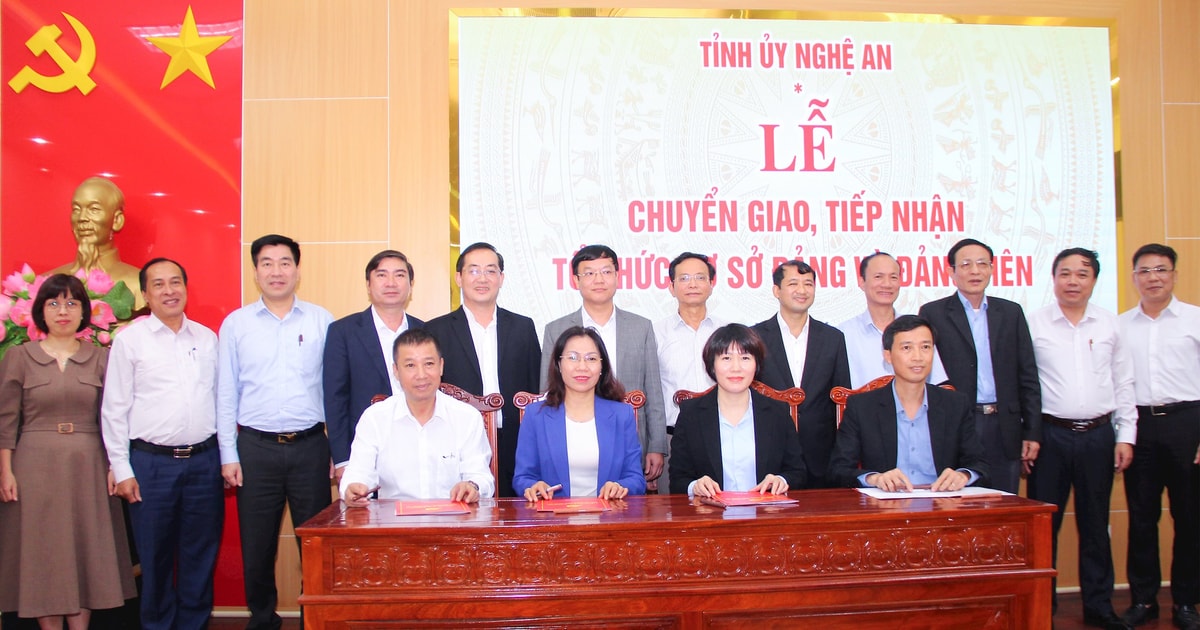 Nghệ An chuyển giao, tiếp nhận 8 tổ chức cơ sở Đảng từ đơn vị cấp huyện về Đảng ủy Khối Các cơ quan tỉnh