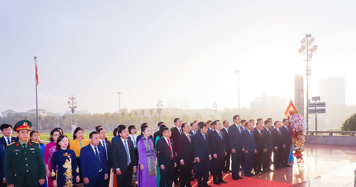 Đoàn đại biểu HĐND tỉnh Nghệ An dâng hoa tưởng niệm Chủ tịch Hồ Chí Minh