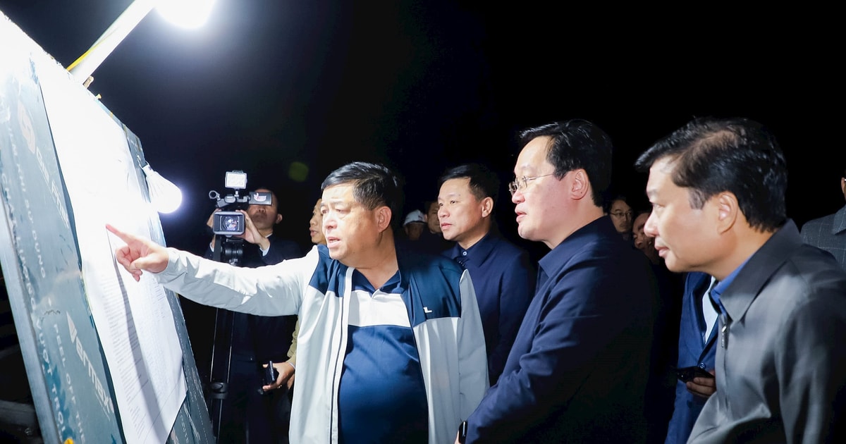 Bộ trưởng Bộ Kế hoạch và Đầu tư kiểm tra tiến độ dự án đường ven biển tại Nghệ An