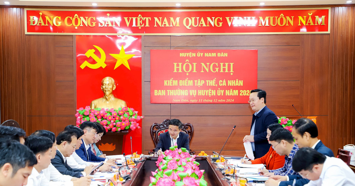 Bí thư Tỉnh ủy, Chủ tịch UBND tỉnh Nguyễn Đức Trung dự và chỉ đạo kiểm điểm Ban Thường vụ Huyện ủy Nam Đàn