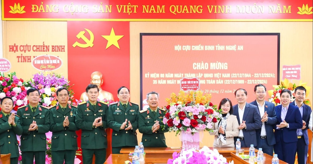 Đoàn Đại biểu Quốc hội tỉnh chúc mừng 80 năm Ngày thành lập Quân đội Nhân dân Việt Nam