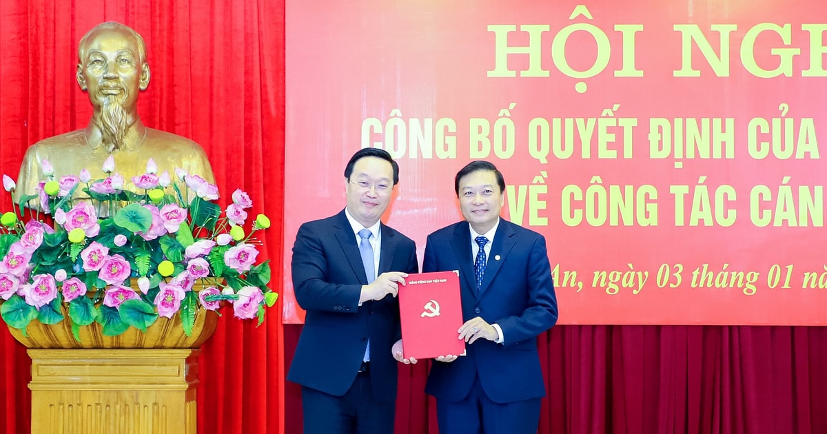 Công bố và trao Quyết định chuẩn y Phó Bí thư Tỉnh ủy Nghệ An