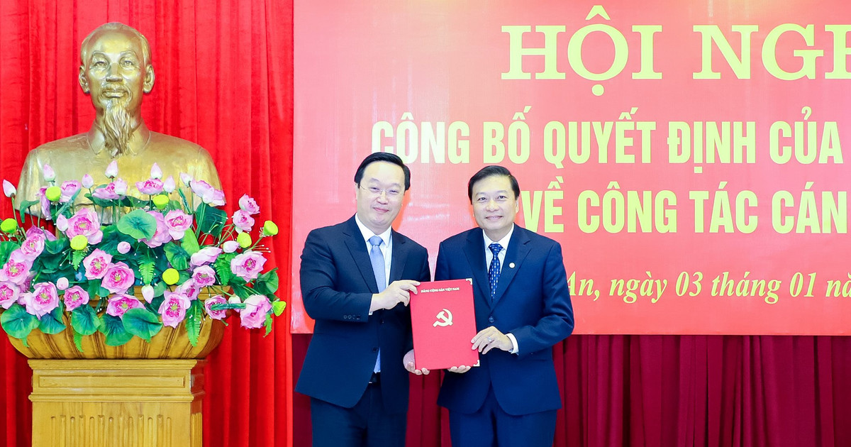 Công bố và trao Quyết định chuẩn y Phó Bí thư Tỉnh ủy Nghệ An