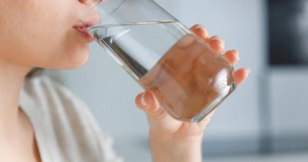 Drinking plenty of water - what are the real benefits?