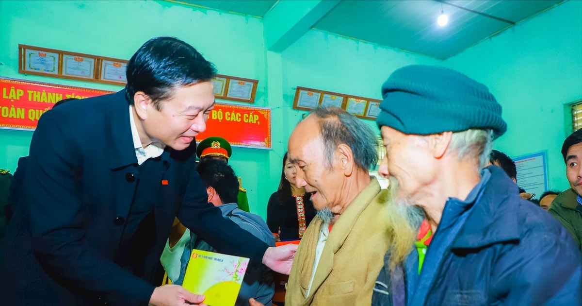 Chủ tịch UBND tỉnh Nghệ An Lê Hồng Vinh thăm, chúc Tết tại xã biên giới Tam Hợp