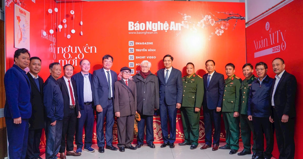 Phó Bí thư Thường trực Tỉnh ủy Hoàng Nghĩa Hiếu dự Hội nghị Cộng tác viên Báo Nghệ An năm 2025