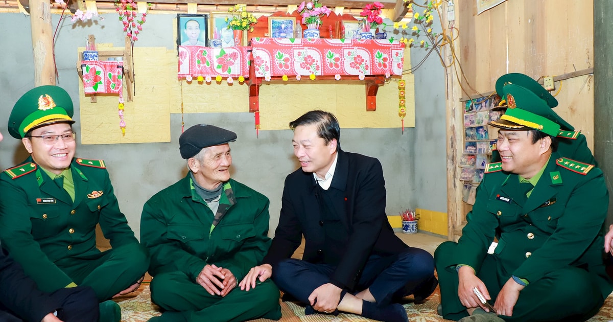 Chủ tịch UBND tỉnh Nghệ An Lê Hồng Vinh thăm, chúc Tết tại xã biên giới Môn Sơn