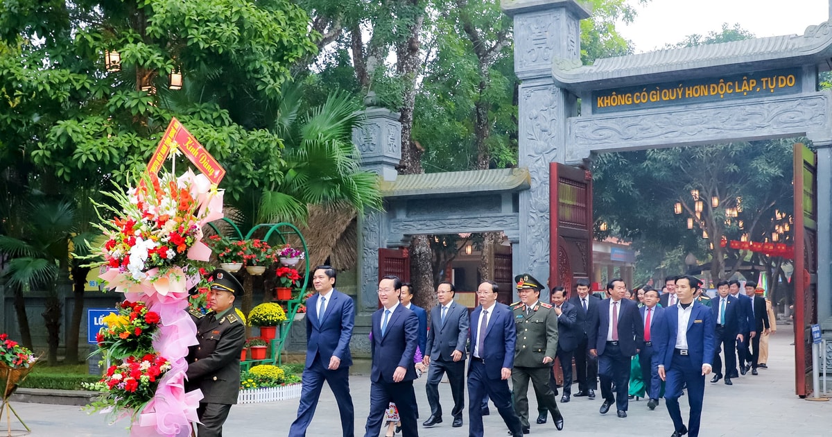 Lãnh đạo tỉnh Nghệ An dâng hoa, dâng hương tưởng niệm Chủ tịch Hồ Chí Minh và Tổng Bí thư Lê Hồng Phong