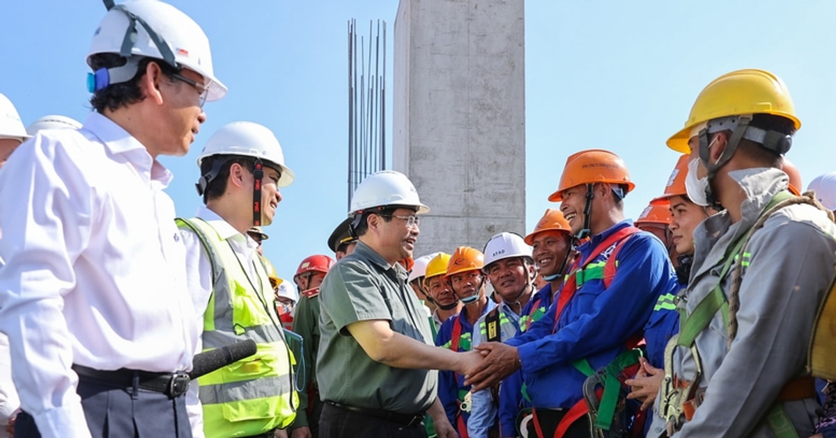 Thủ tướng chỉ đạo chăm lo, hỗ trợ người lao động làm việc trên công trường trong dịp Tết