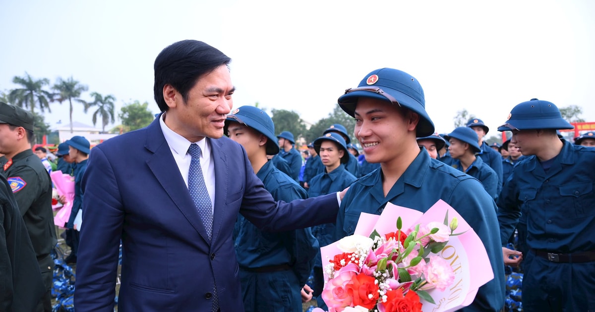 Phó Bí thư Thường trực Tỉnh ủy dự Lễ giao nhận quân tại Nghi Lộc