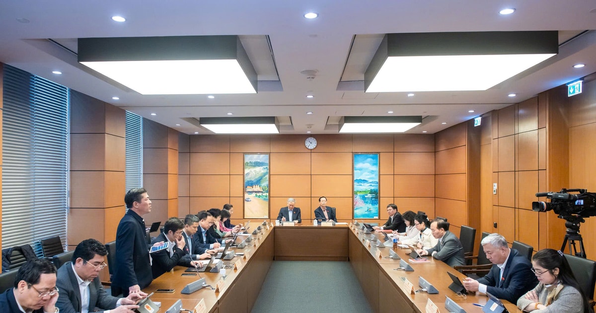 Đoàn Đại biểu Quốc hội Nghệ An thảo luận về thí điểm một số chính sách hoạt động khoa học, công nghệ, đổi mới sáng tạo và chuyển đổi số