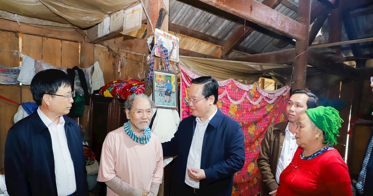 Bí thư Tỉnh ủy Nghệ An kiểm tra tiến độ xây dựng, sửa chữa nhà ở cho người có công, hộ nghèo ở huyện Quế Phong