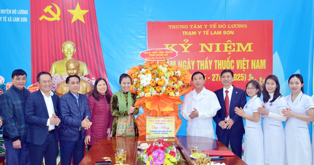 Chủ tịch Ủy ban Mặt trận Tổ quốc Việt Nam tỉnh Nghệ An chúc mừng các đơn vị y tế nhân dịp 27/2