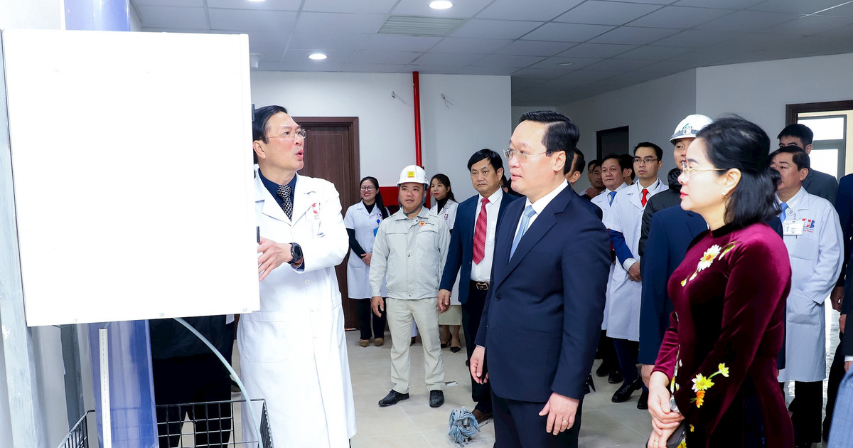Bí thư Tỉnh ủy Nguyễn Đức Trung: Đổi mới tư duy khám, chữa bệnh theo hướng chủ động chăm sóc sức khoẻ thường xuyên cho người dân