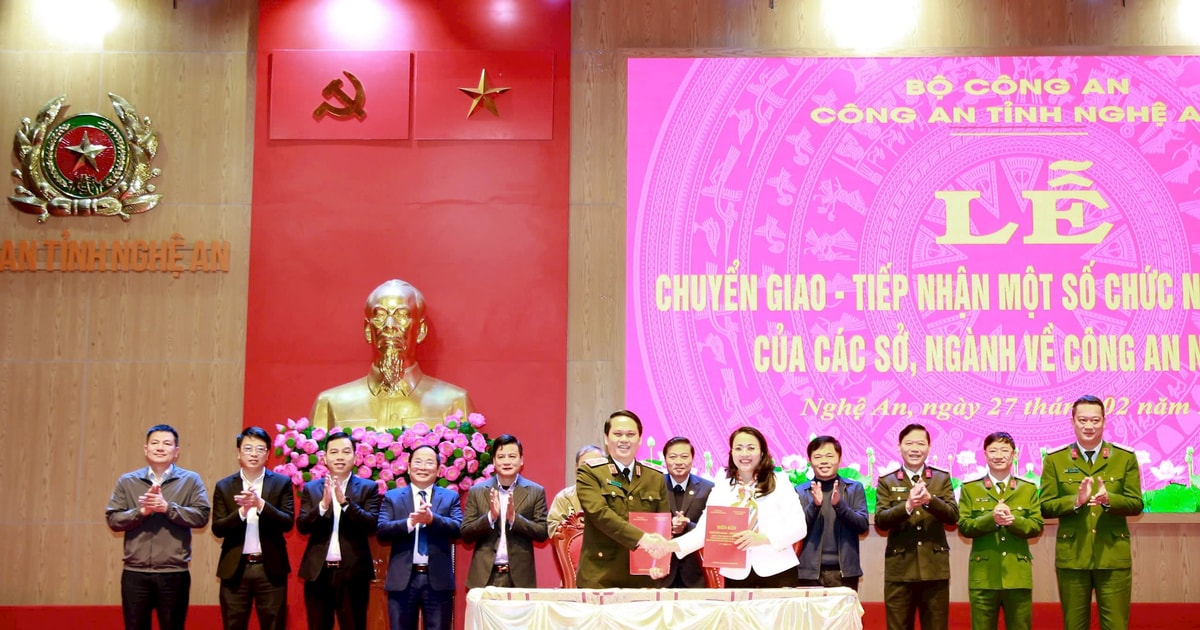 Lễ chuyển giao, tiếp nhận một số chức năng, nhiệm vụ của các sở, ngành về Công an Nghệ An