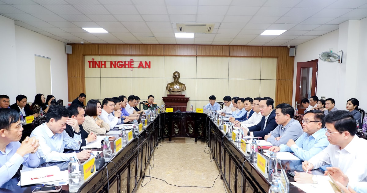 Bí thư Tỉnh ủy Nghệ An Nguyễn Đức Trung tiếp công dân định kỳ tháng 3/2025