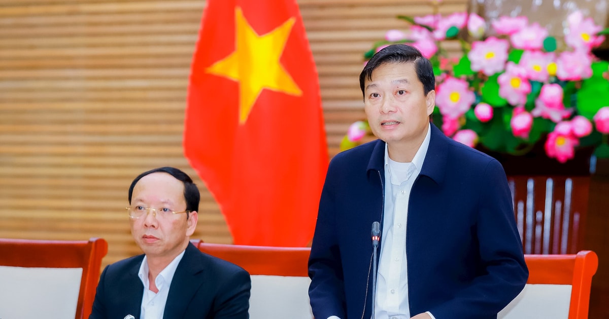 UBND tỉnh Nghệ An họp phiên đầu tiên sau kiện toàn, sắp xếp bộ máy