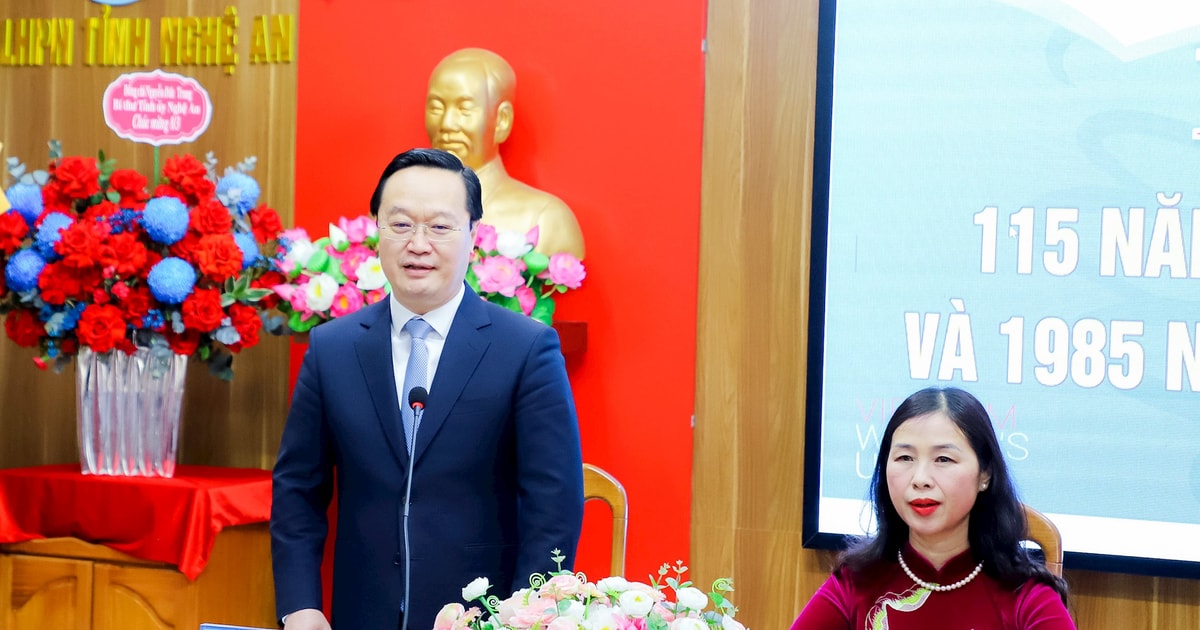 Thường trực Tỉnh ủy Nghệ An chúc mừng Hội Liên hiệp Phụ nữ tỉnh